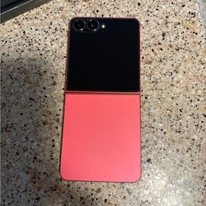 Samsung zflip 7 coral red.